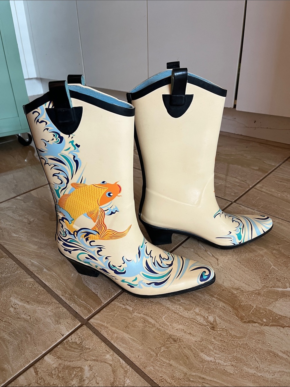Women's Cream Western Rain Boots with Koi Fish Accent - Däv